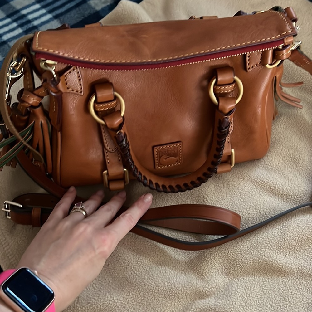 BEAUTIFUL Dooney camel bag - Picture 2 of 4